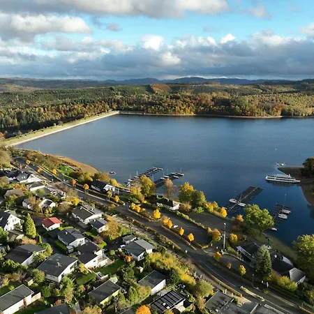 Flexi - Balkon , Seeblick, Pool & Speed Wlan Apartment
