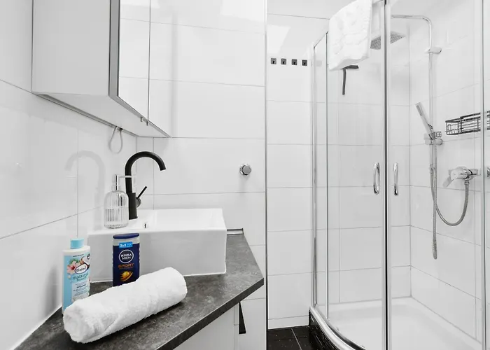 Flexi - Balkon , Seeblick, Pool & Speed Wlan Apartment